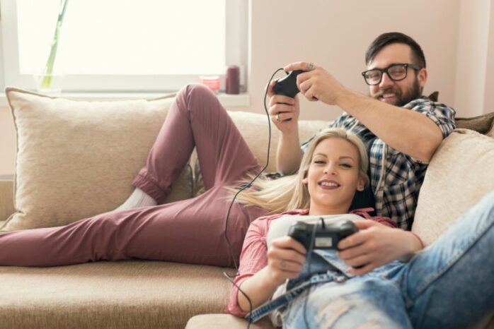 couple-in-love-enjoying-their-free-time-698x466-1