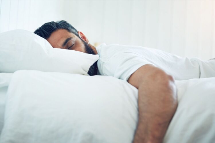 man-sleep-750x500-3